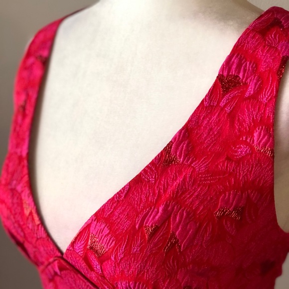 NWT Trina Turk Sleevless V Neck Dress - Picture 5 of 10